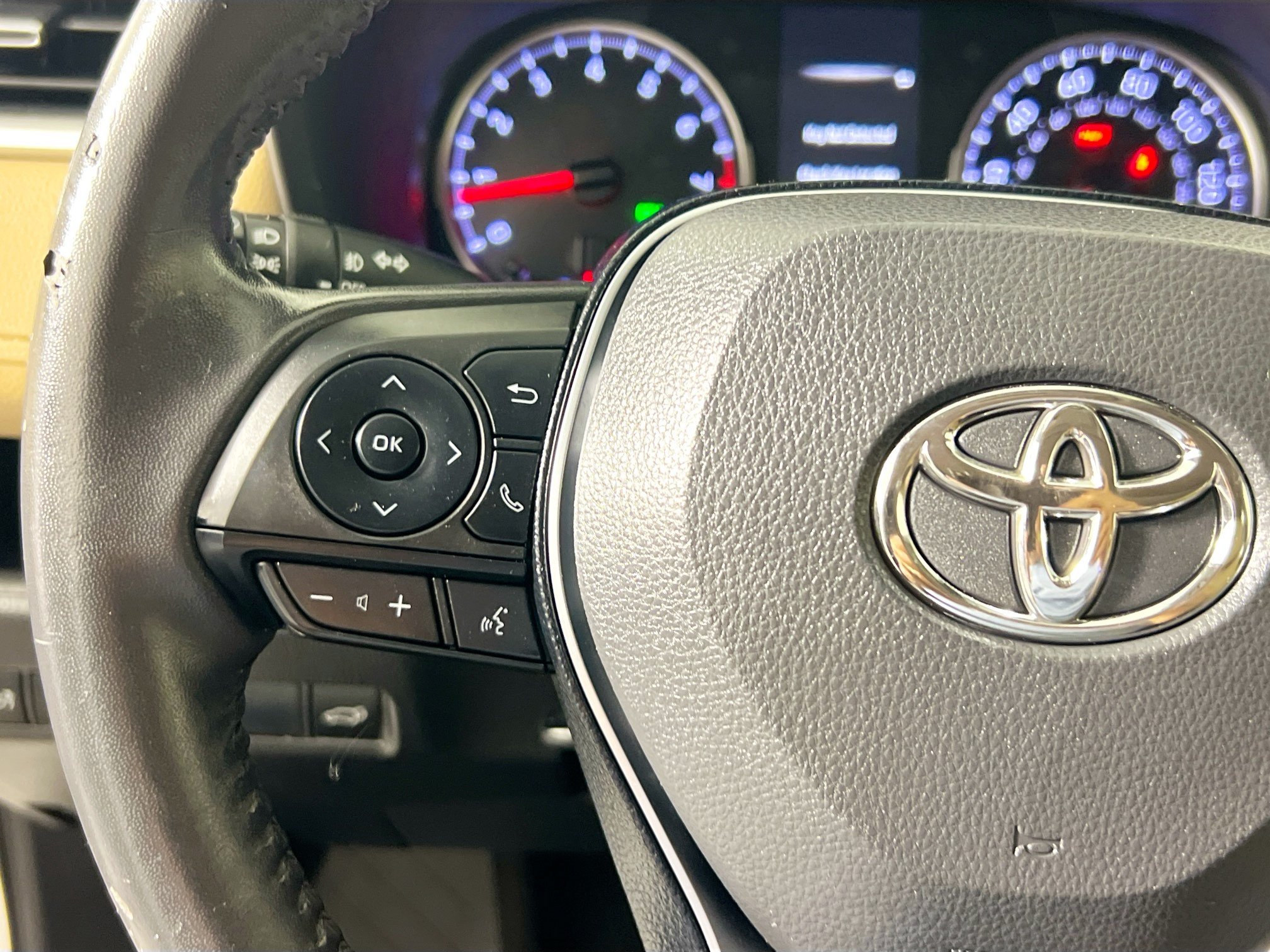 Used 2019 Toyota RAV4 XLE Premium FWD image 18