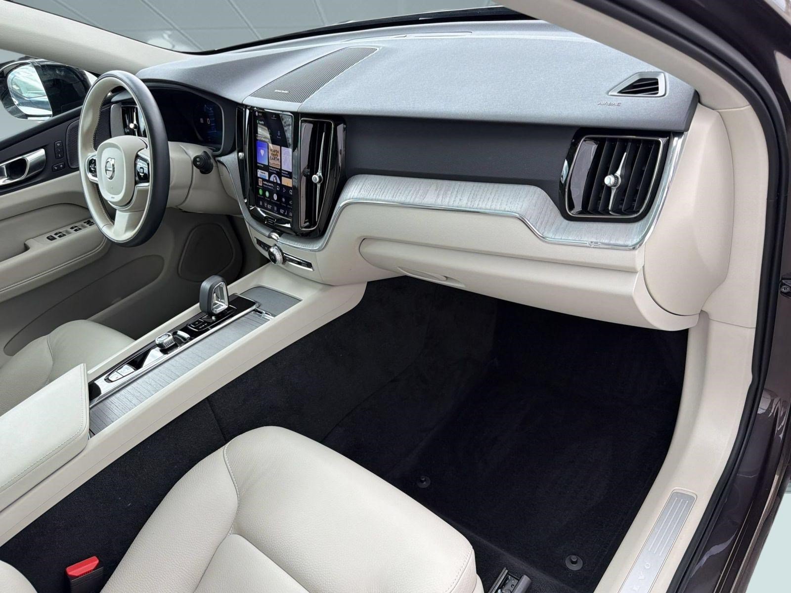 Used 2024 Volvo XC60 B5 Plus w/ Protection Package Premier AWD/4WD image 31