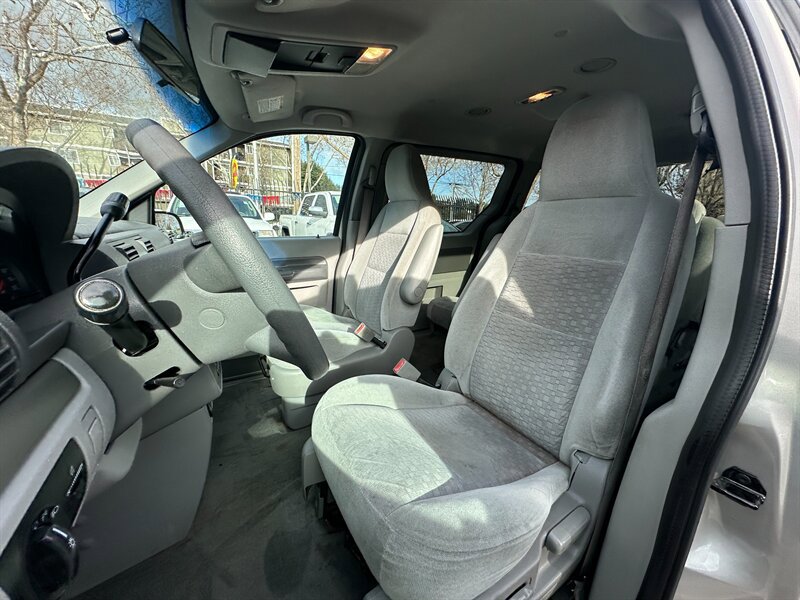 Used 2004 Ford Freestar SE image 12