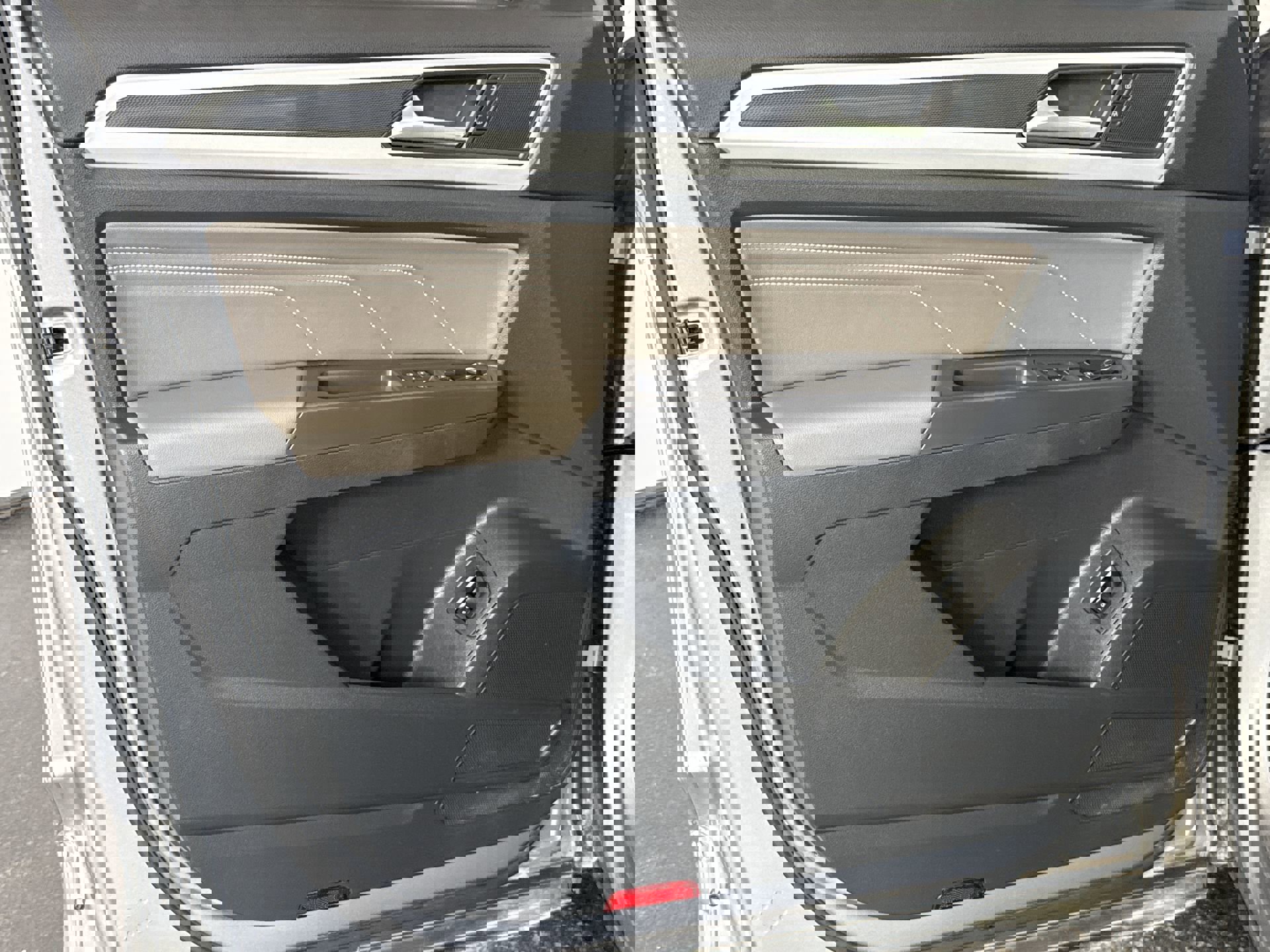 Used 2021 Volkswagen Atlas Cross Sport SEL R-Line image 33