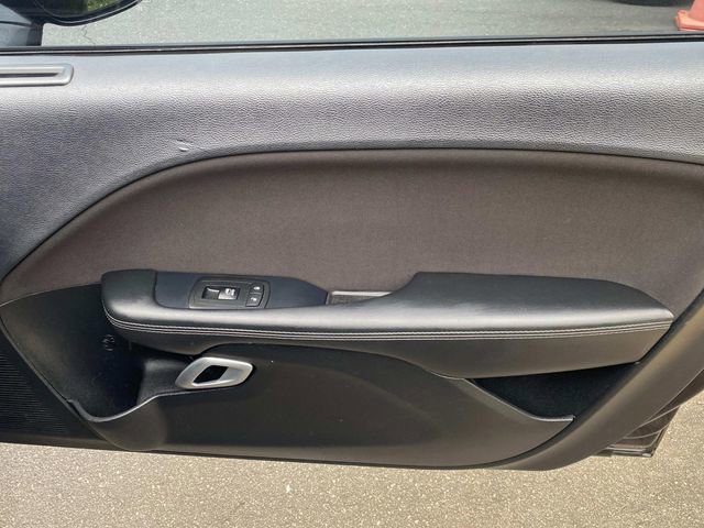 Used 2015 Dodge Challenger SXT image 29