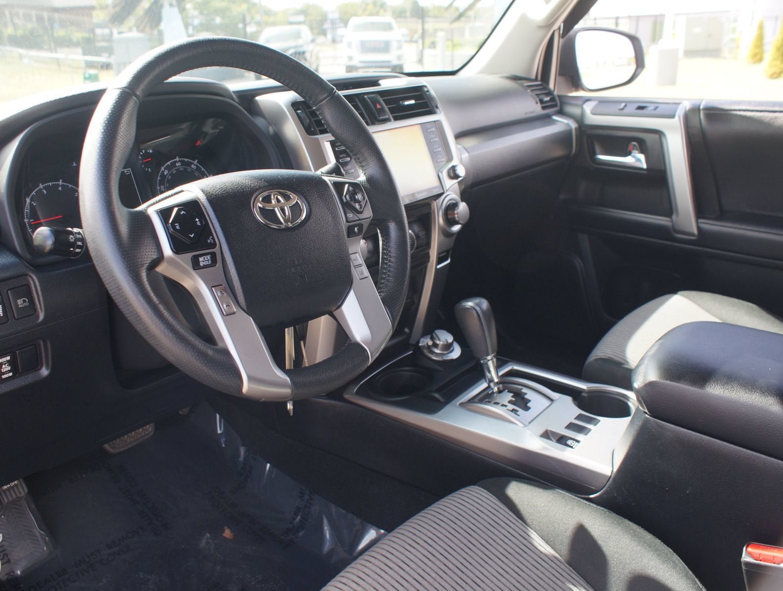 Used 2020 Toyota 4Runner SR5 AWD/4WD image 13