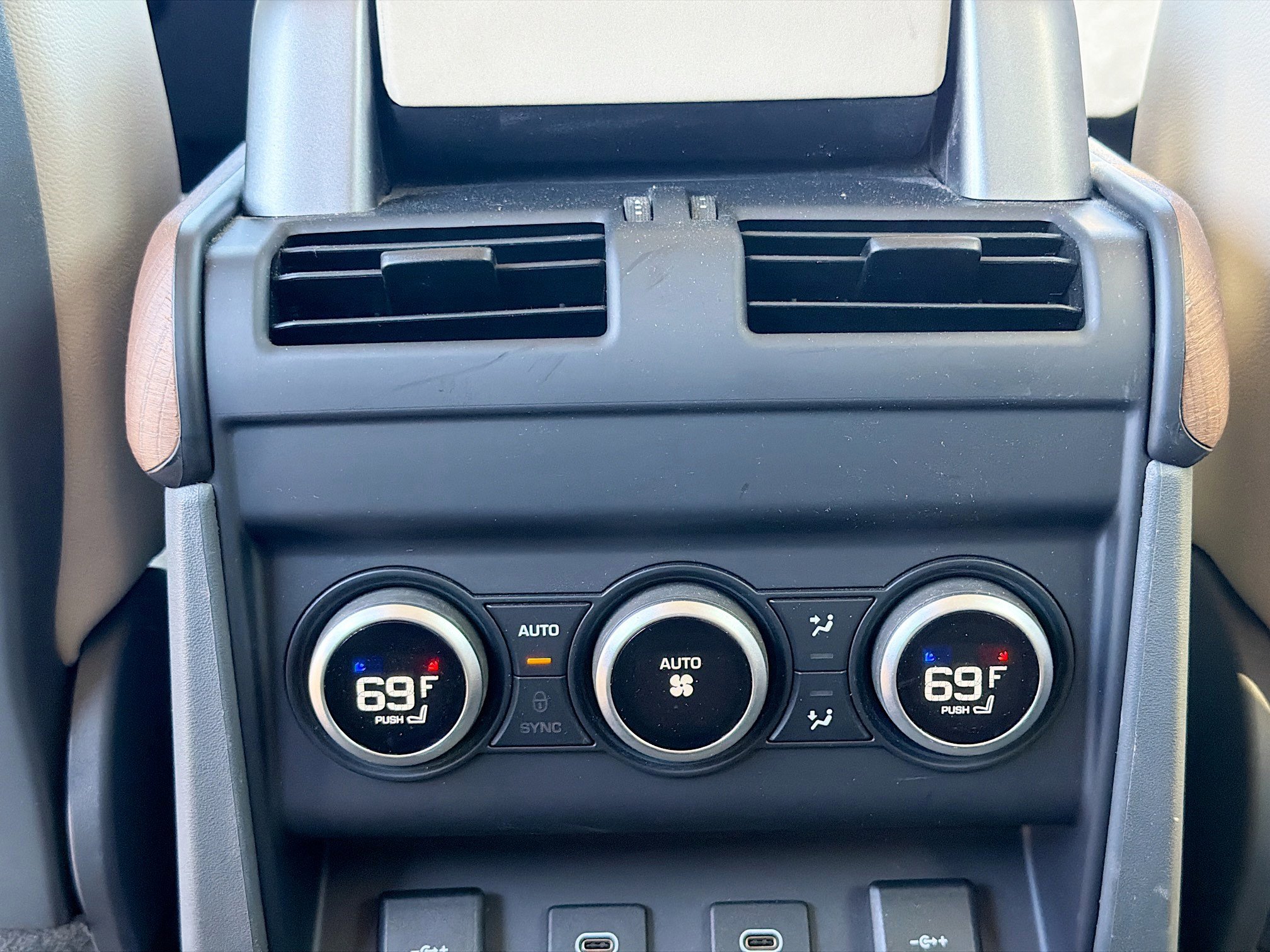 Used 2022 Land Rover Defender 110 SE image 20