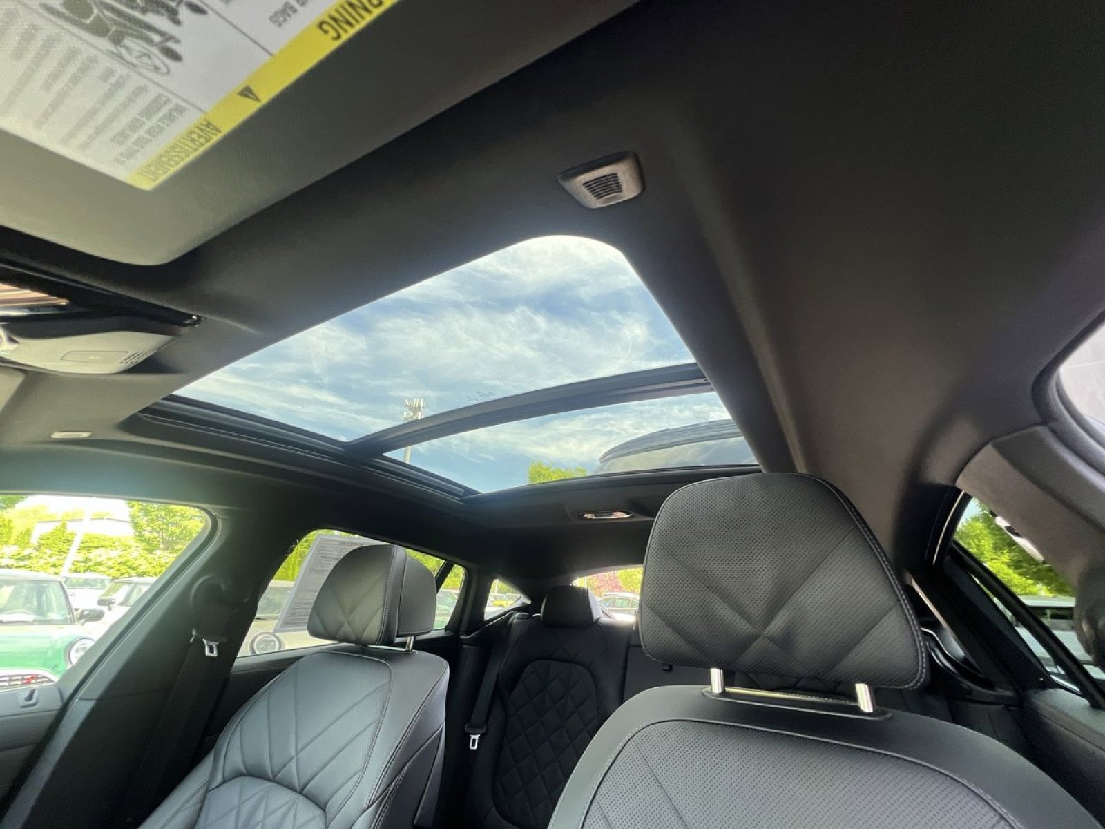 Used 2024 BMW X6 xDrive40i w/ Premium Package image 21