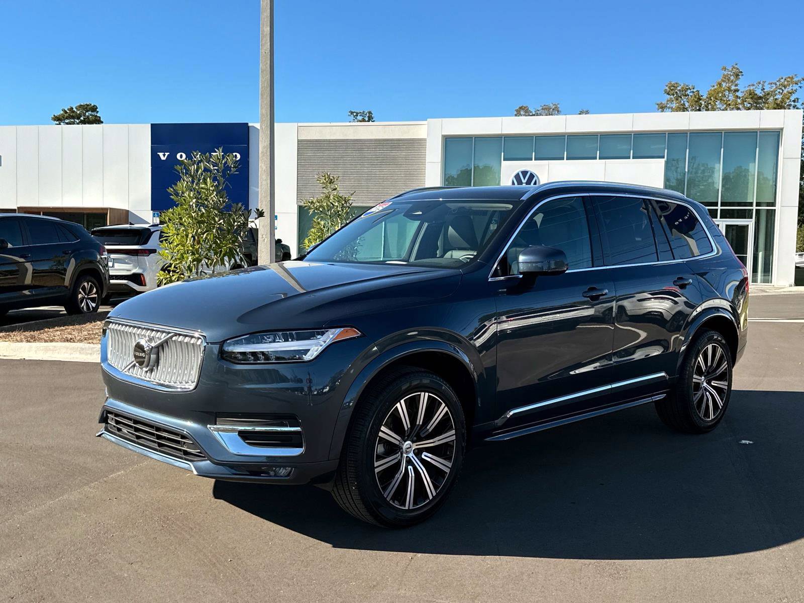 Certified 2025 Volvo XC90 B5 Core image 1