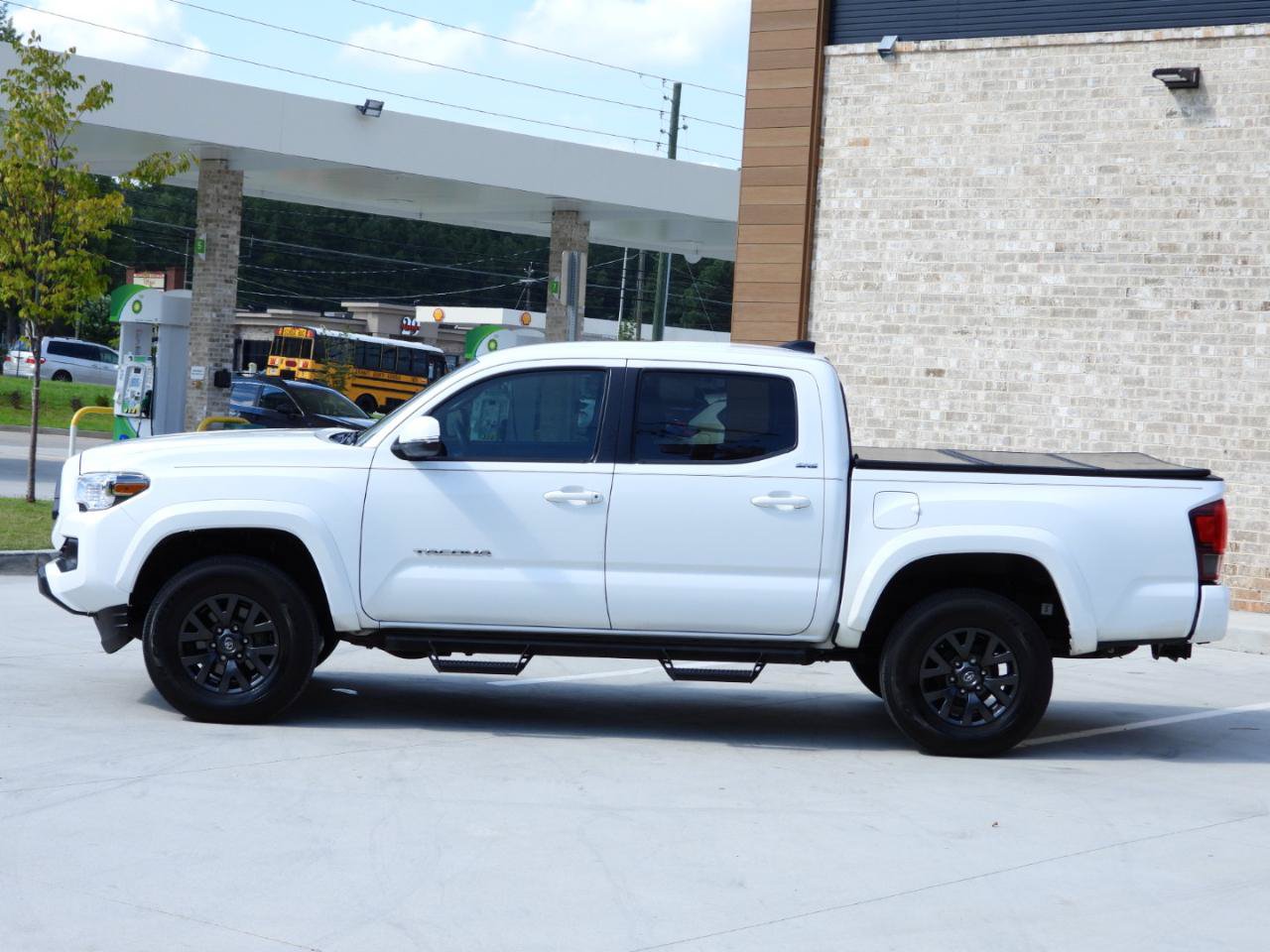 Used 2022 Toyota Tacoma SR5 w/ Technology Package RWD image 23