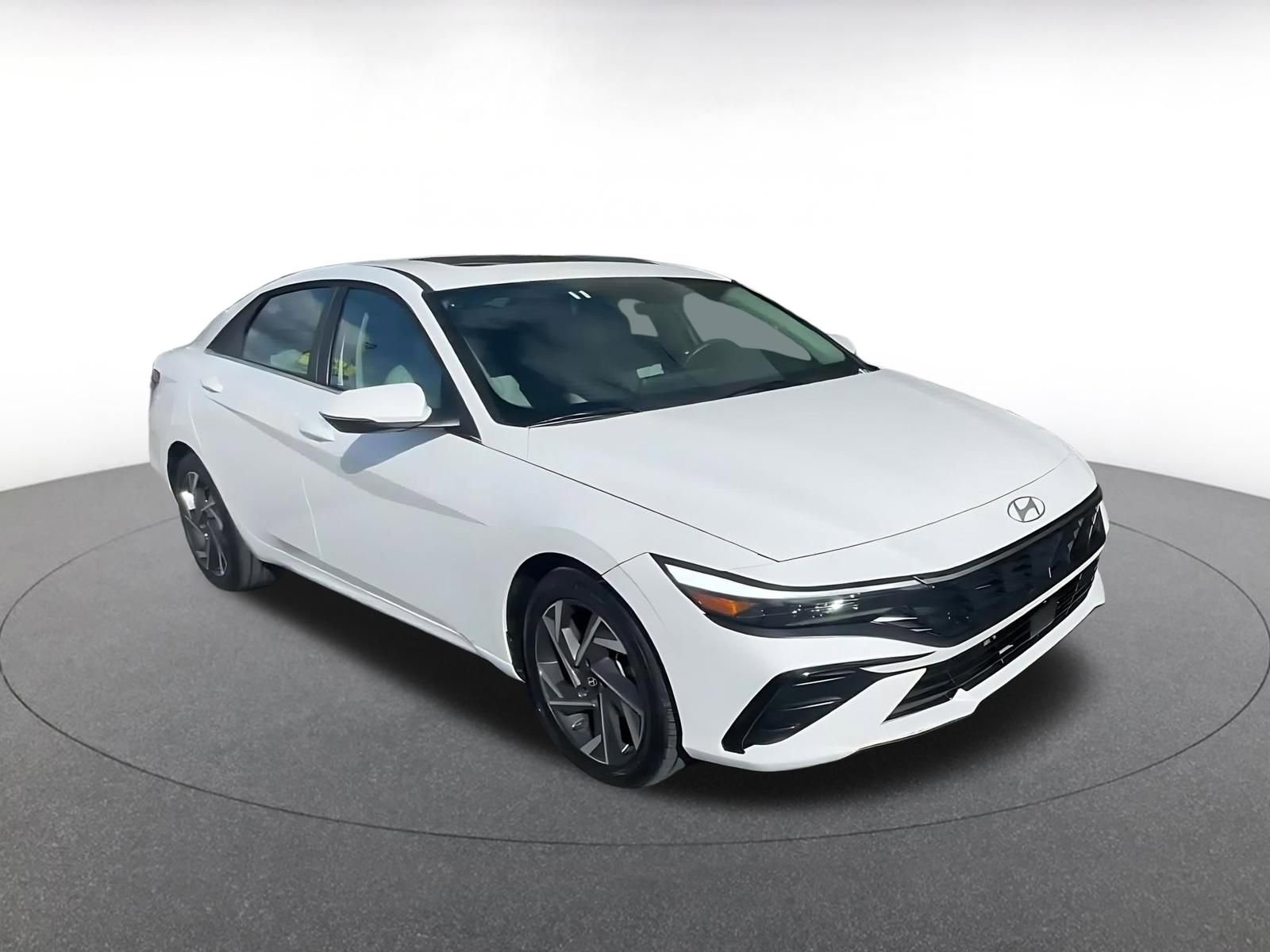 Used 2025 Hyundai Elantra Limited FWD image 2