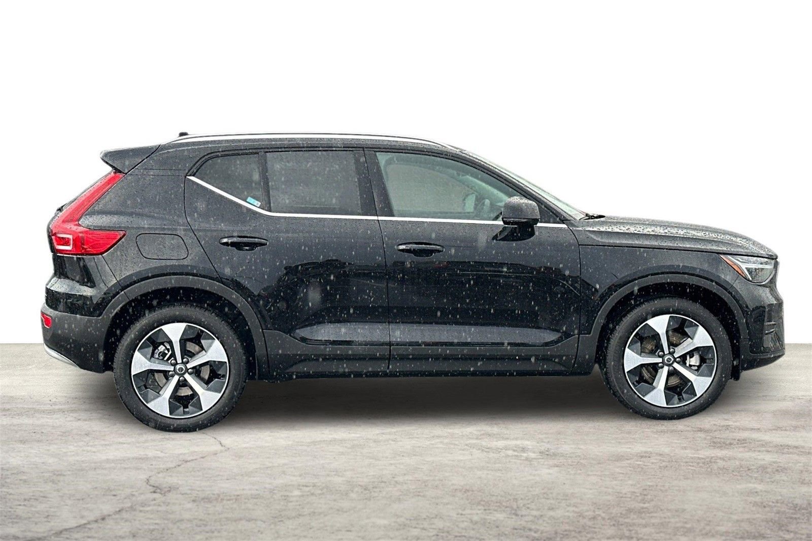 Certified 2025 Volvo XC40 B5 Core w/ Protection Package Premier image 8