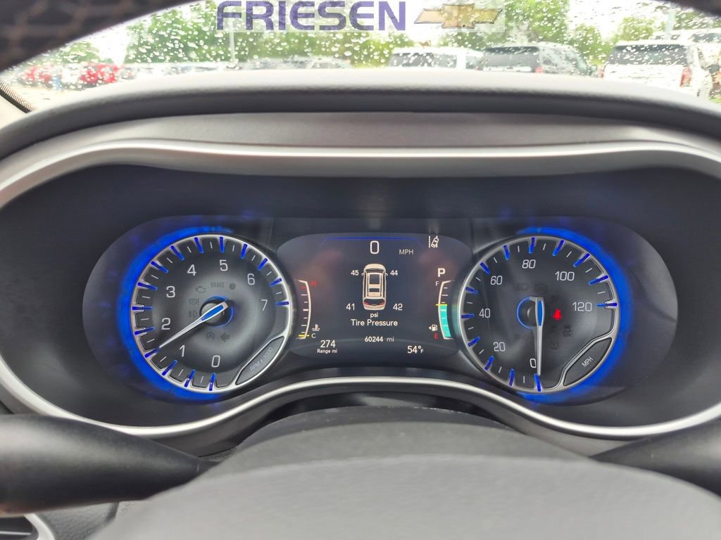 Used 2023 Chrysler Pacifica Touring-L image 16