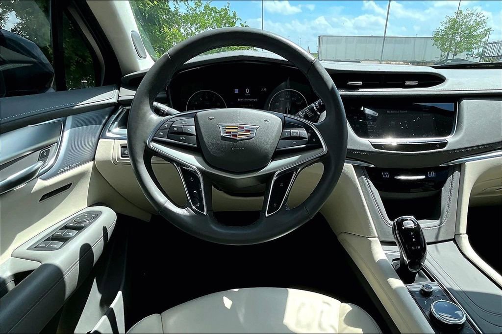 Used 2023 Cadillac XT5 Premium Luxury w/ Technology Package image 7