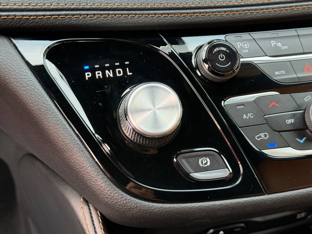 Used 2023 Chrysler Pacifica Pinnacle FWD image 20