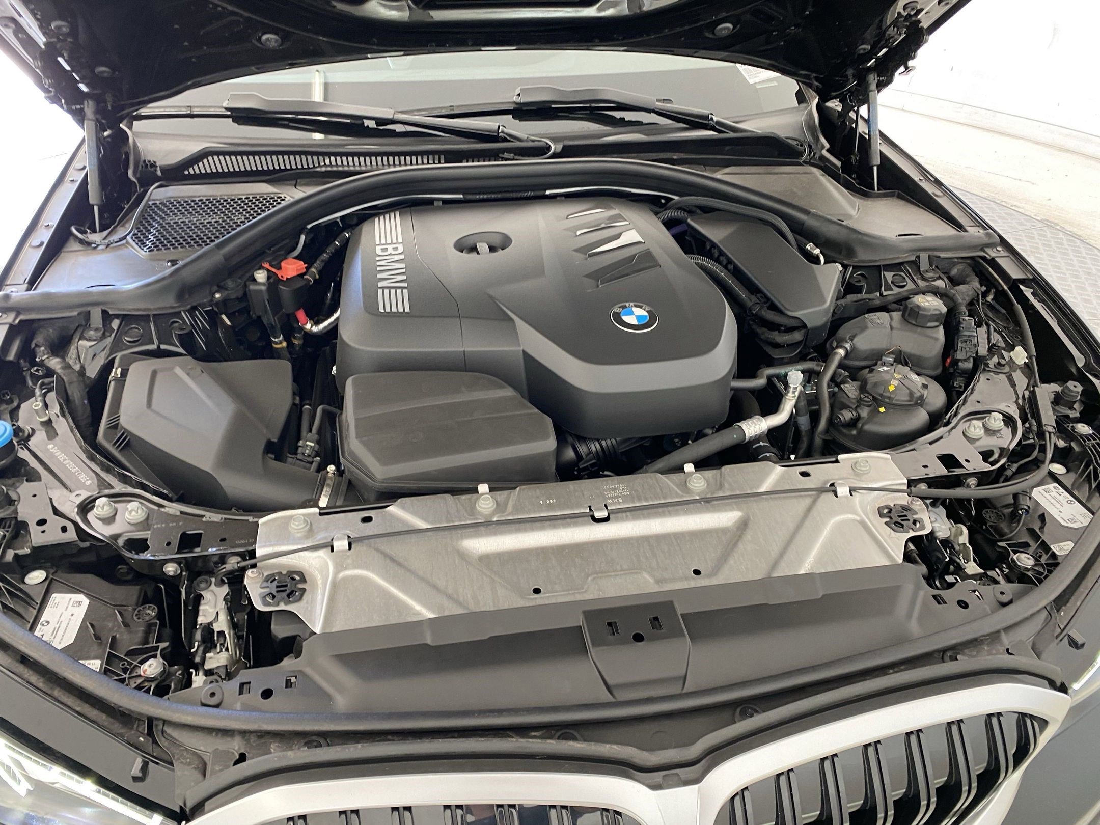 Used 2025 BMW 330i xDrive Sedan w/ Convenience Package image 32