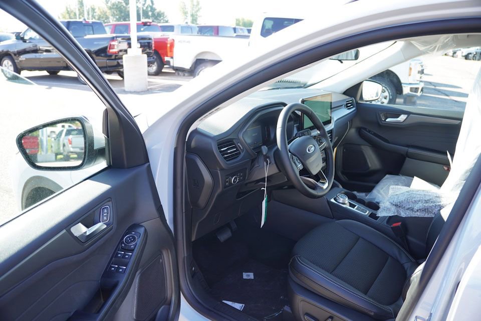New 2025 Ford Escape SE image 10