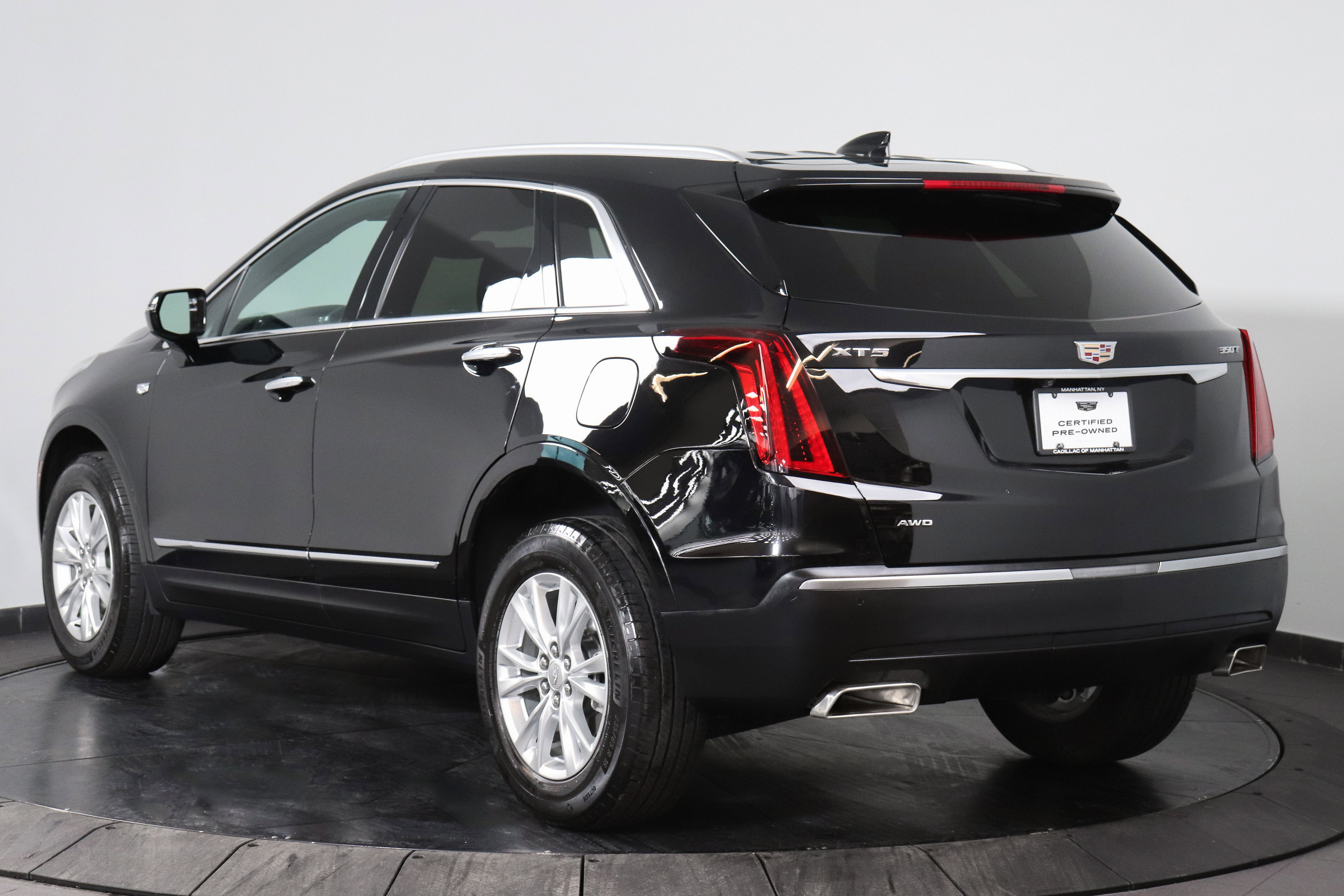 Used 2022 Cadillac XT5 Luxury image 3