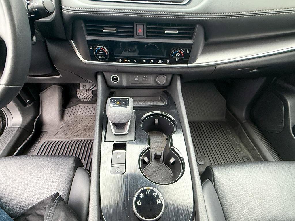 Used 2023 Nissan Rogue SV w/ SV Premium B Package image 19