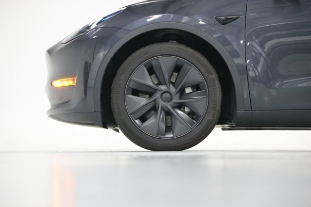 Used 2025 Tesla Model Y Long Range AWD/4WD image 9