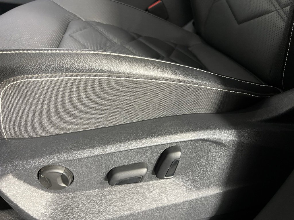 Used 2025 Volkswagen Atlas SE image 23