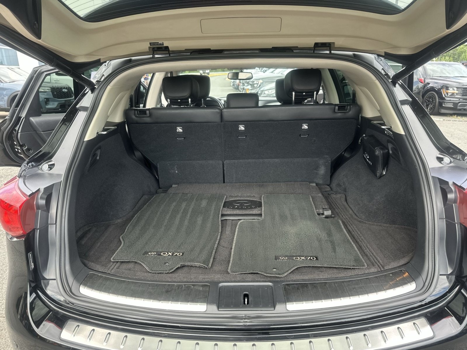 Used 2015 INFINITI QX70 2WD w/ Premium Package image 34