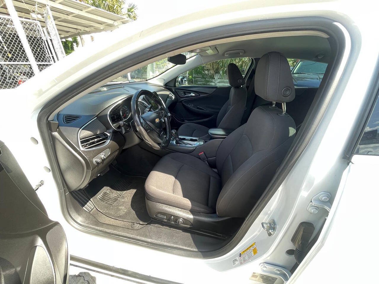 Used 2018 Chevrolet Malibu LT FWD image 10
