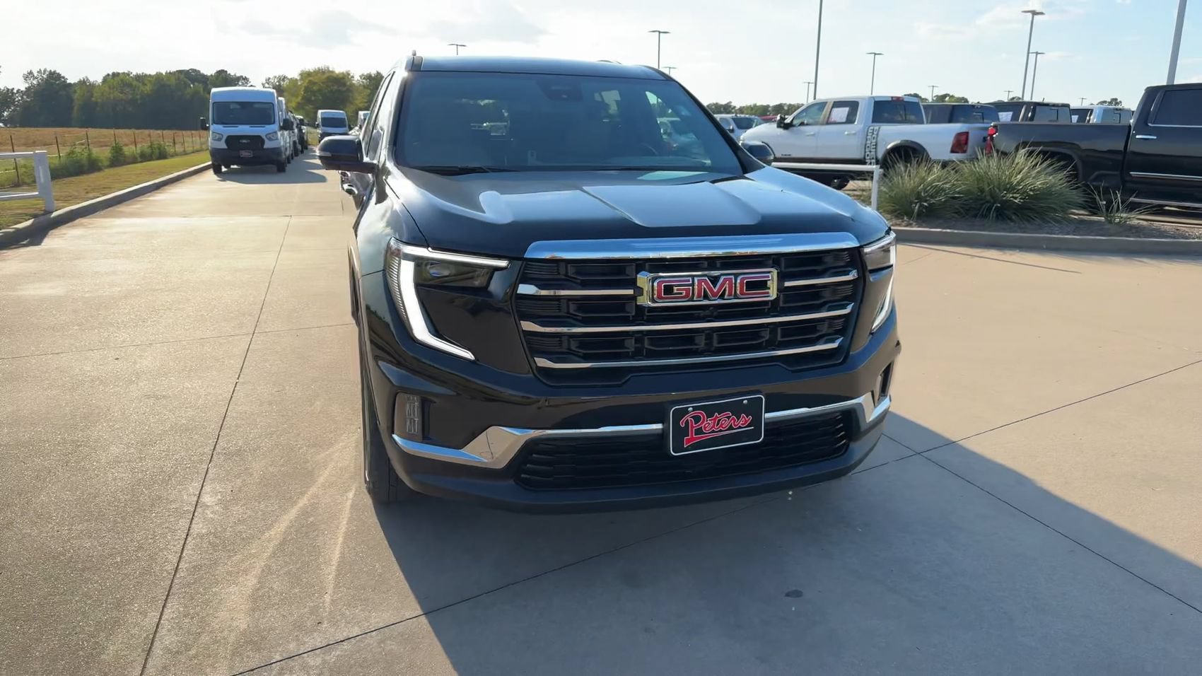 Used 2026 GMC Acadia Elevation w/ Elevation Premium Package FWD image 3