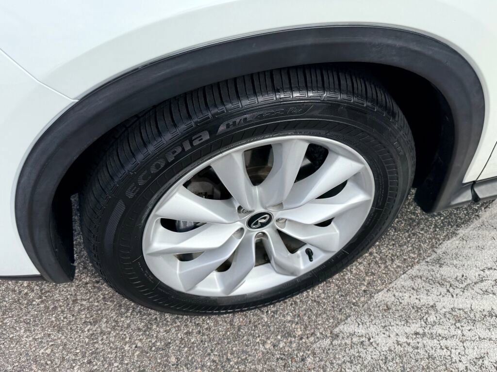 Used 2019 INFINITI QX50 Essential w/ Premium Heat Package image 17