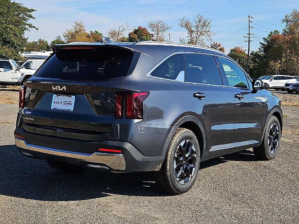 Certified 2024 Kia Sorento S FWD image 7