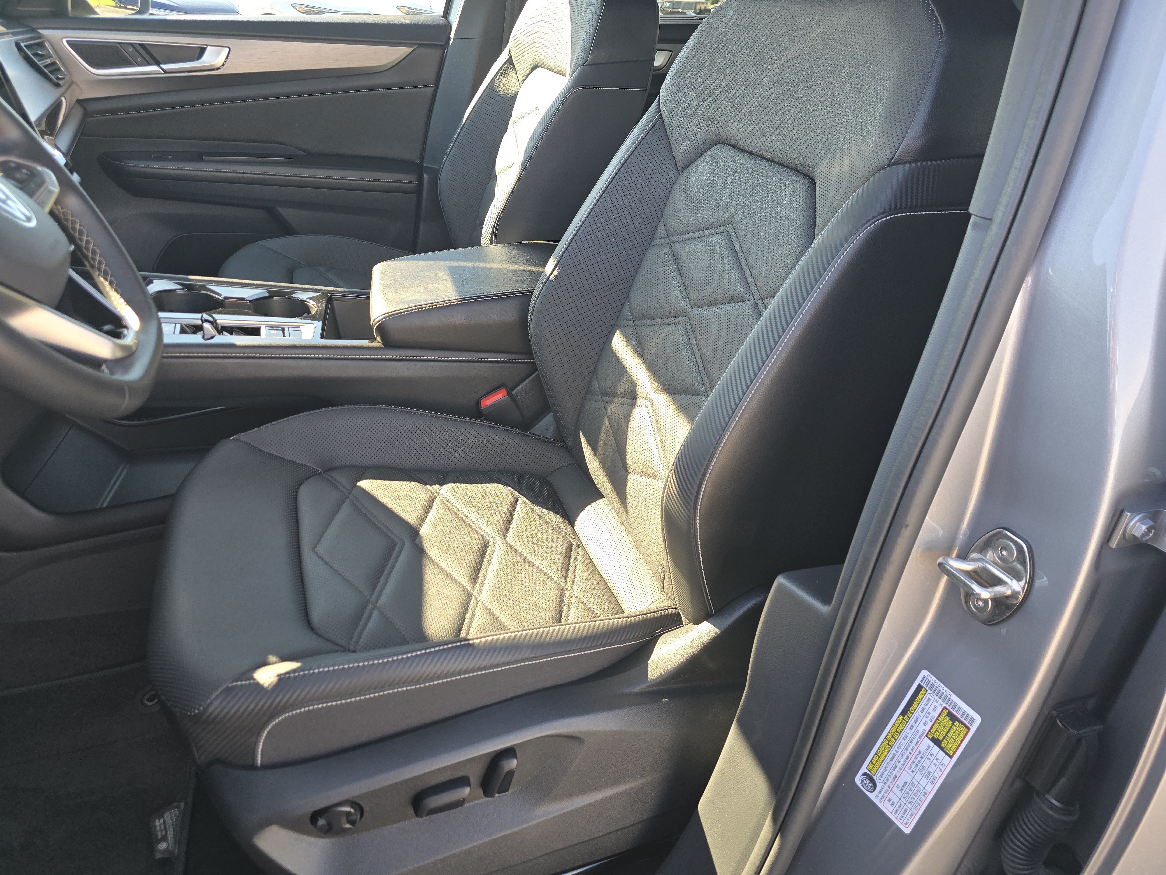 Used 2024 Volkswagen Atlas Cross Sport SE FWD image 19
