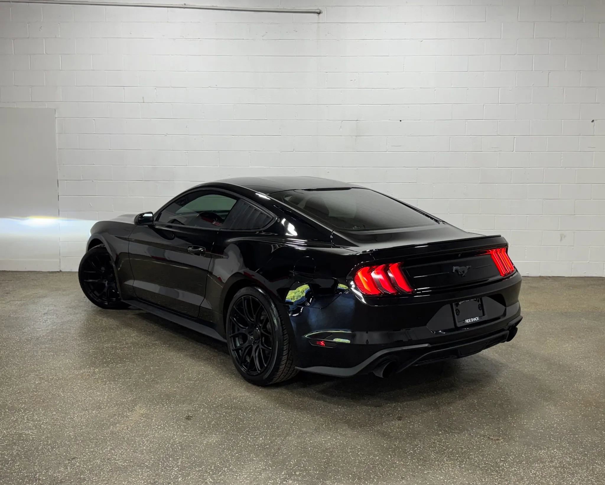 Used 2018 Ford Mustang Coupe RWD image 5
