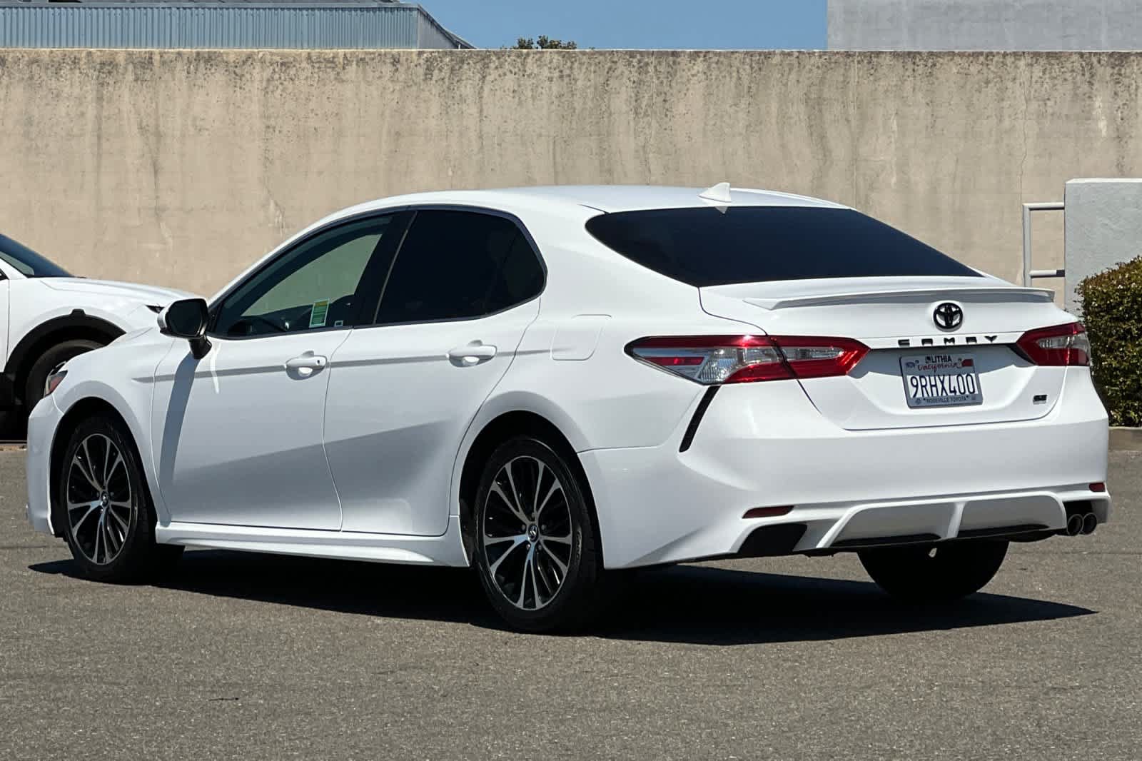 Used 2020 Toyota Camry SE w/ Carpet Mat Package FWD image 7