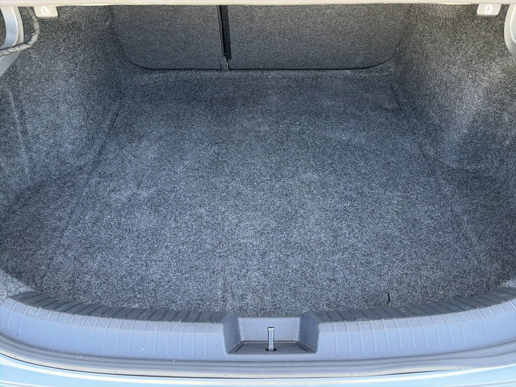 Used 2025 Volkswagen Jetta SE FWD image 27