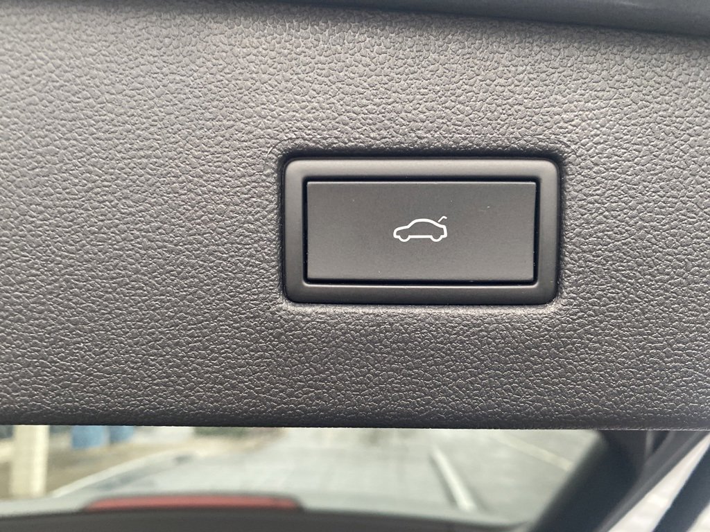 Used 2024 Volkswagen Tiguan Wolfsburg Edition image 24