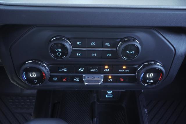 Used 2025 Ford Bronco Outer Banks AWD/4WD image 16