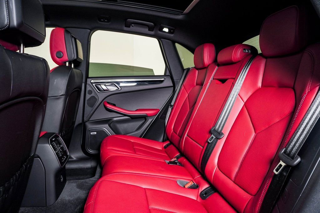 Certified 2025 Porsche Macan image 17