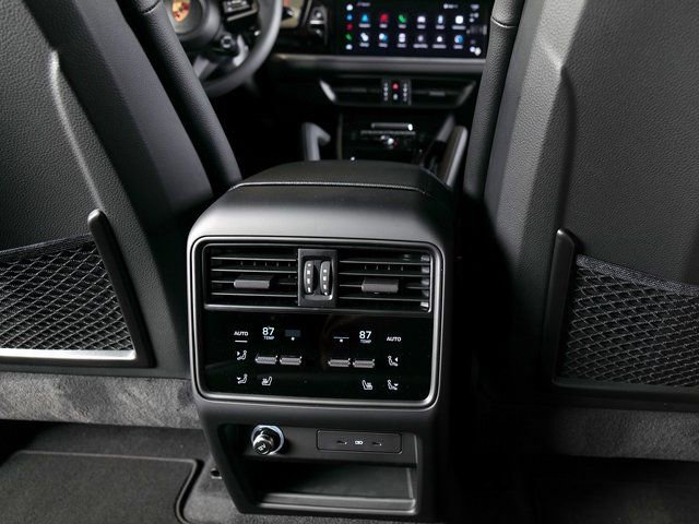 Certified 2025 Porsche Cayenne image 12
