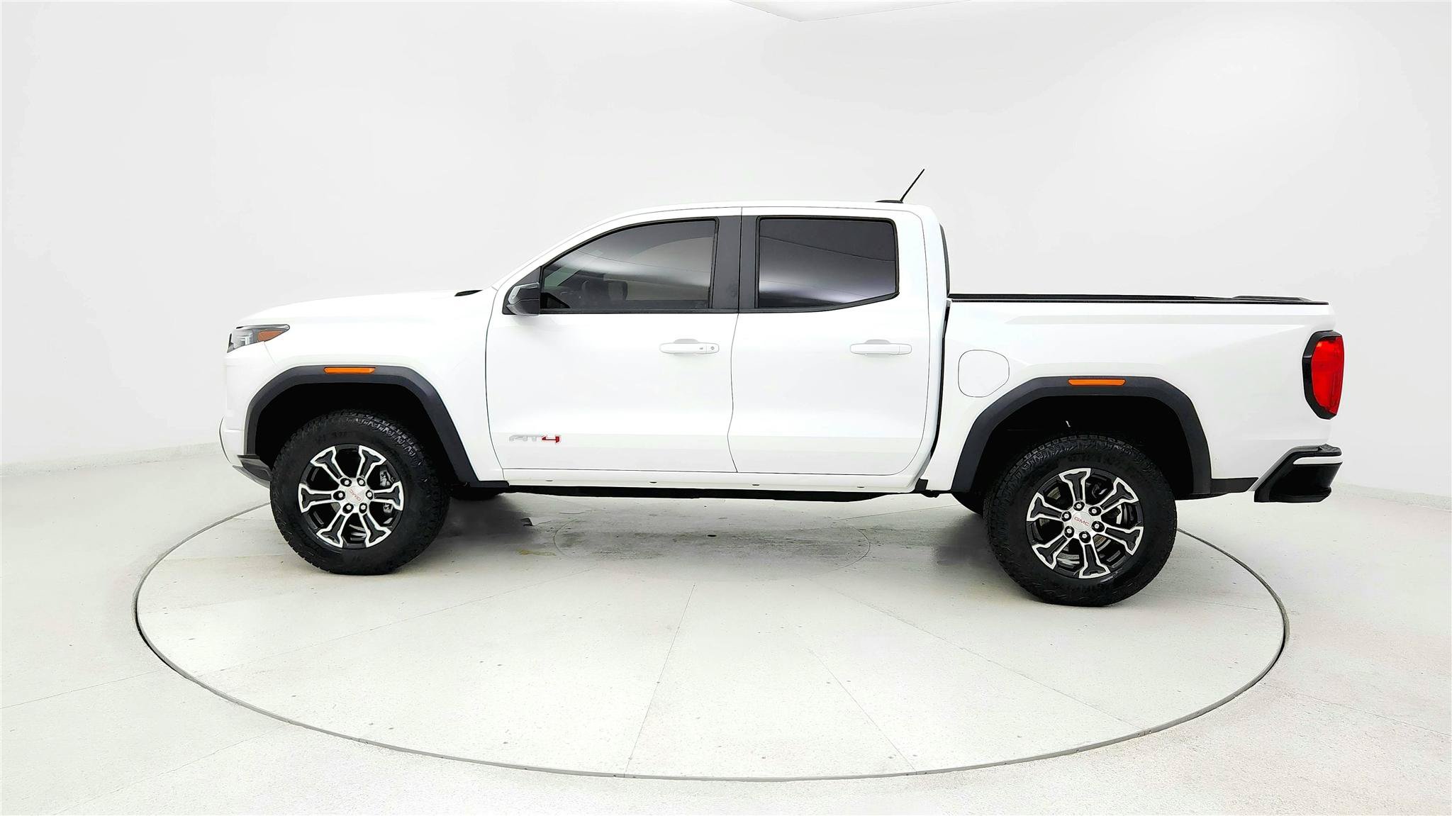 Used 2024 GMC Canyon AT4 w/ AT4 Premium Package AWD/4WD image 2