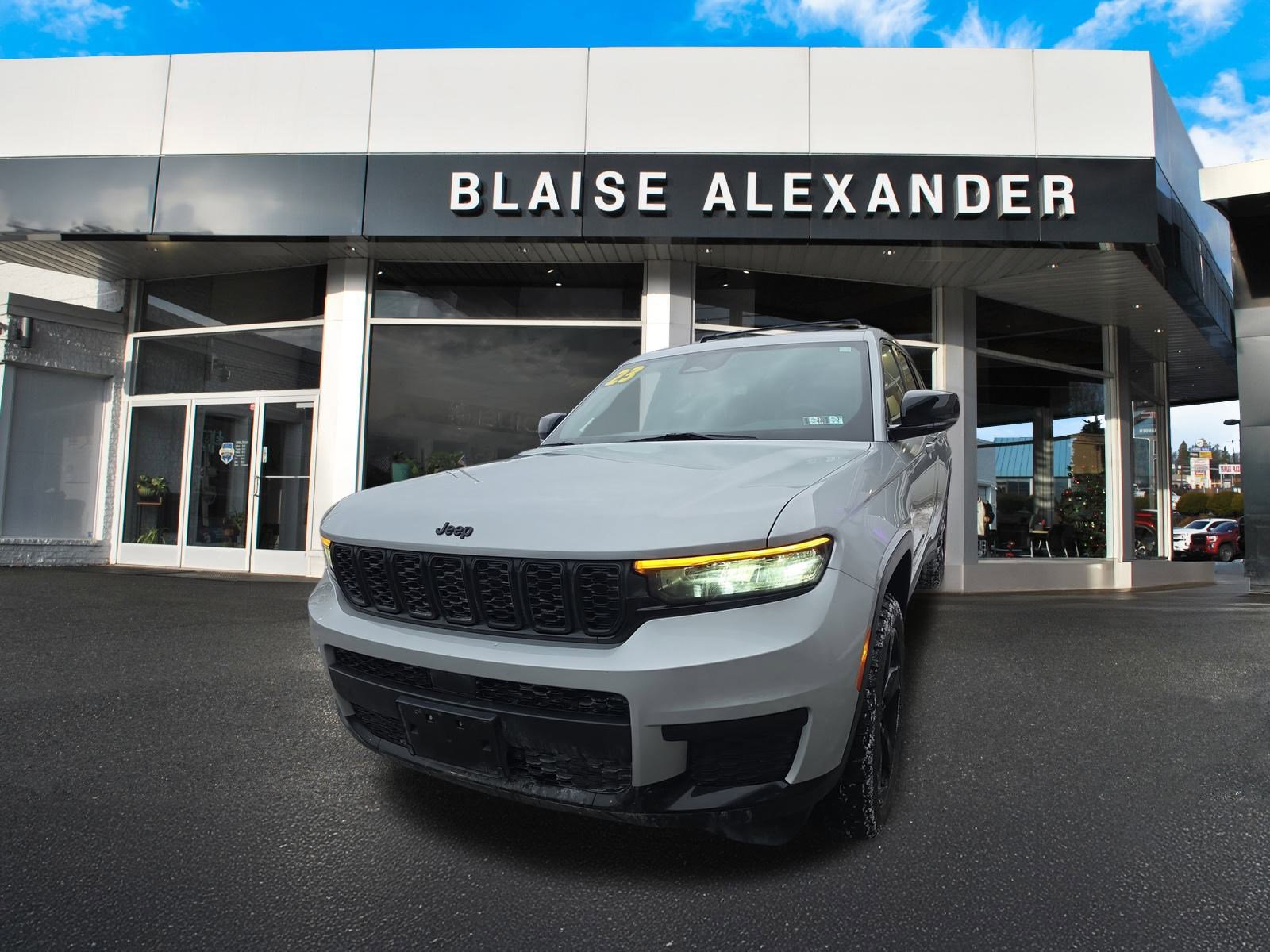 Used 2023 Jeep Grand Cherokee L Laredo image 10