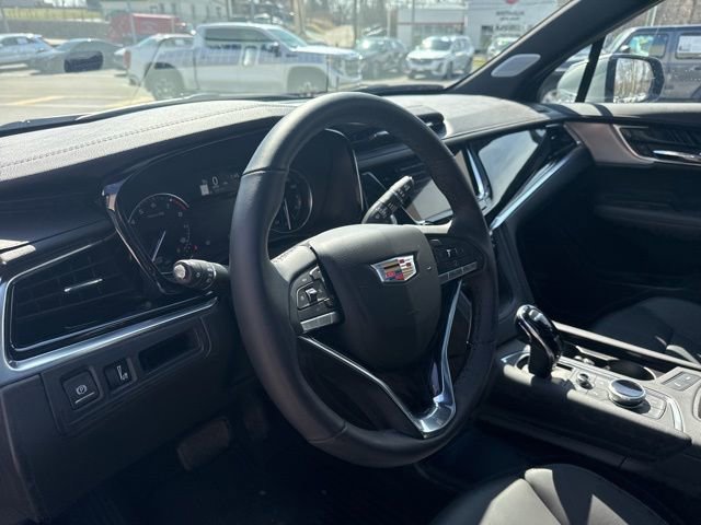 Used 2025 Cadillac XT6 Premium Luxury image 17