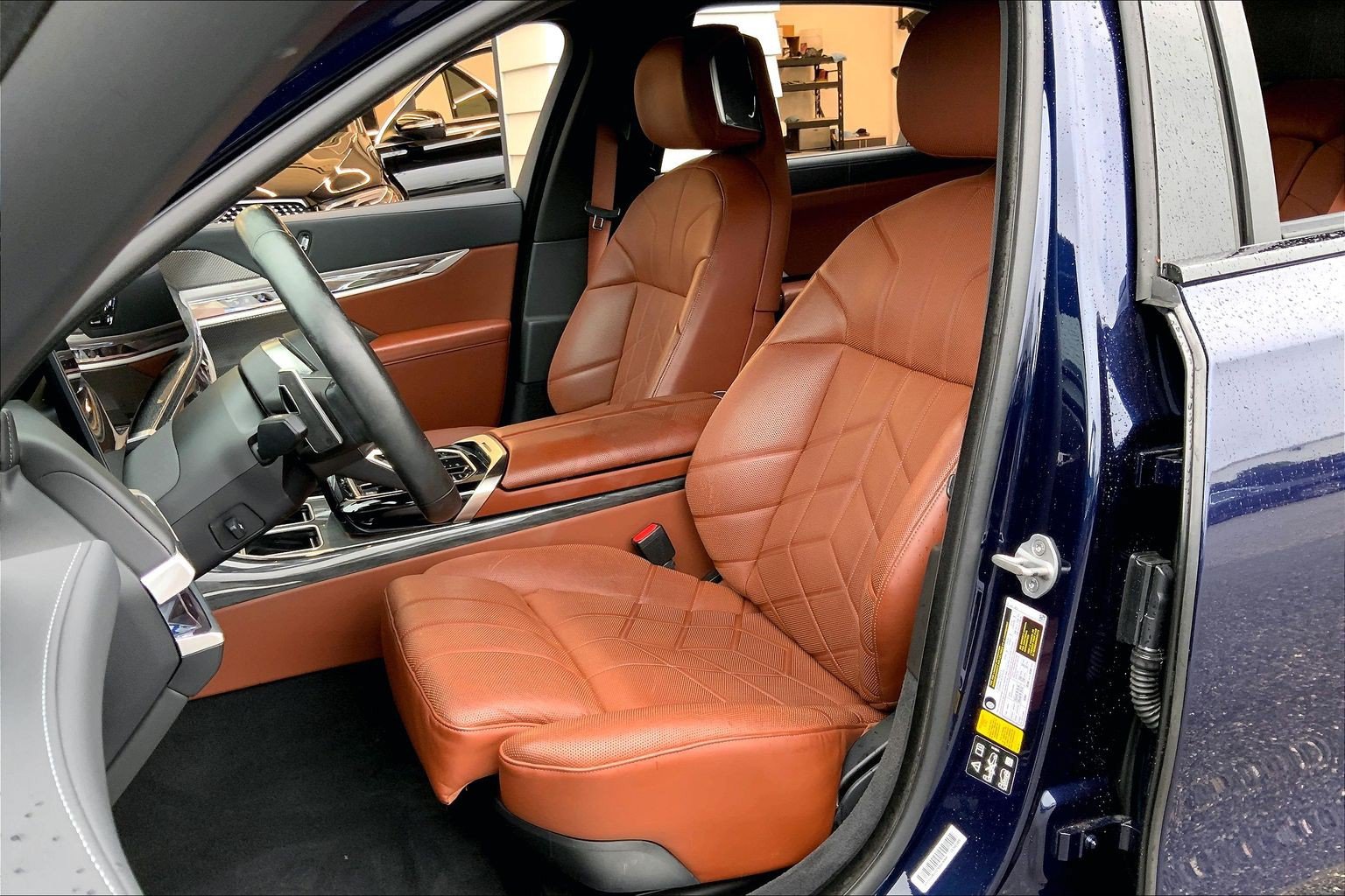 Used 2023 BMW 760i xDrive w/ Luxury Rear Seating Package AWD/4WD image 5