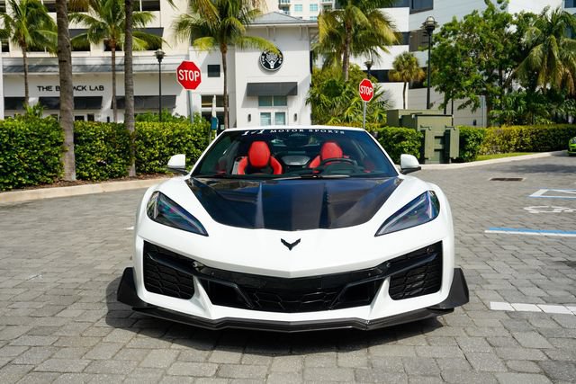 Used 2024 Chevrolet Corvette Z06 w/ Z07 Performance Package RWD image 4