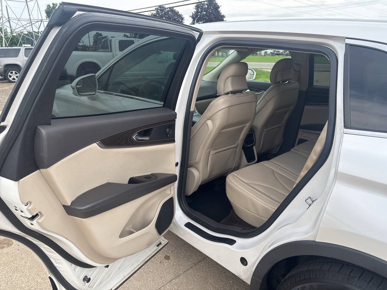 Used 2016 Lincoln MKX Select FWD image 14