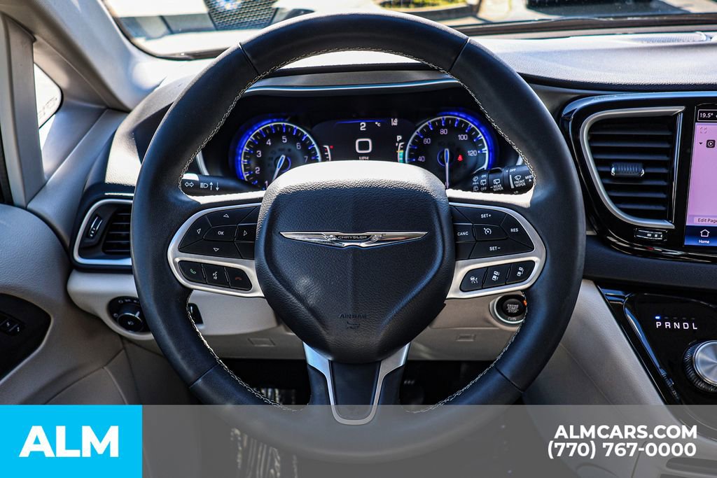 Used 2024 Chrysler Pacifica Touring-L image 34