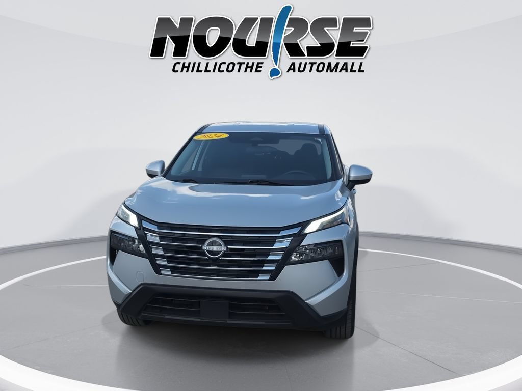 Used 2024 Nissan Rogue SV FWD image 3