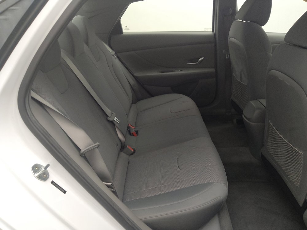 Used 2022 Hyundai Elantra SE FWD image 19