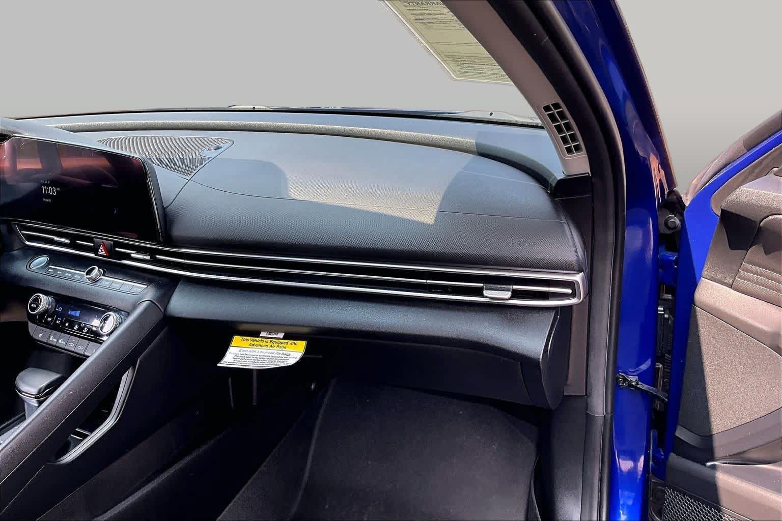 Used 2023 Hyundai Elantra SEL w/ Convenience Package FWD image 17