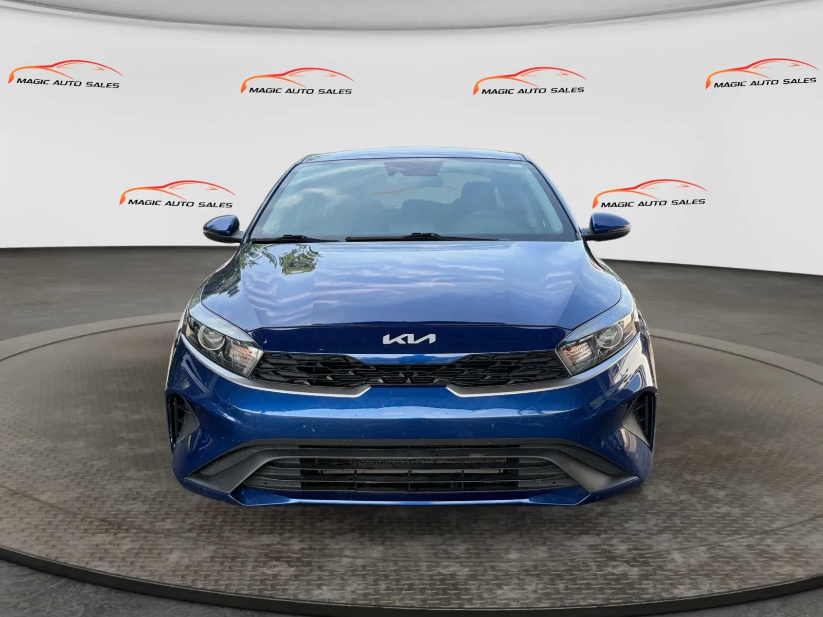 Used 2023 Kia Forte LXS w/ LXS Technology Package FWD image 3