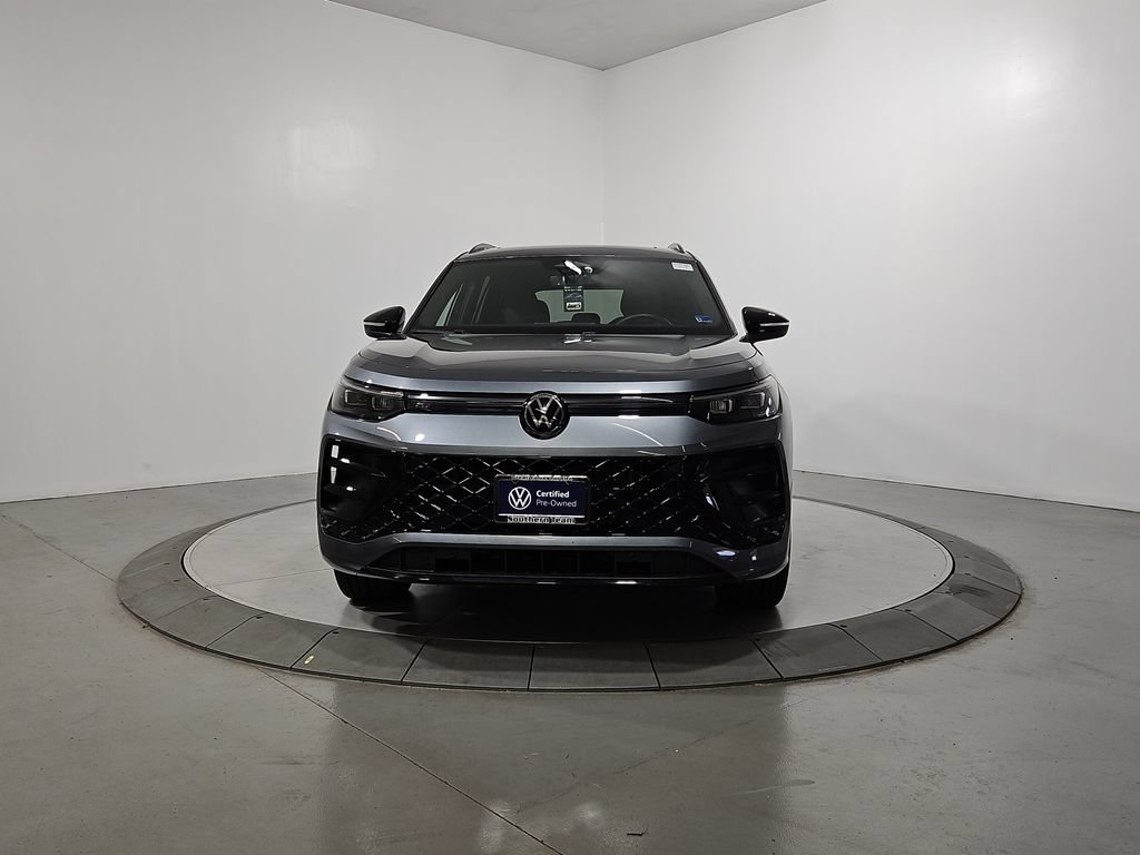 Certified 2025 Volkswagen Tiguan SE R-Line AWD/4WD image 10