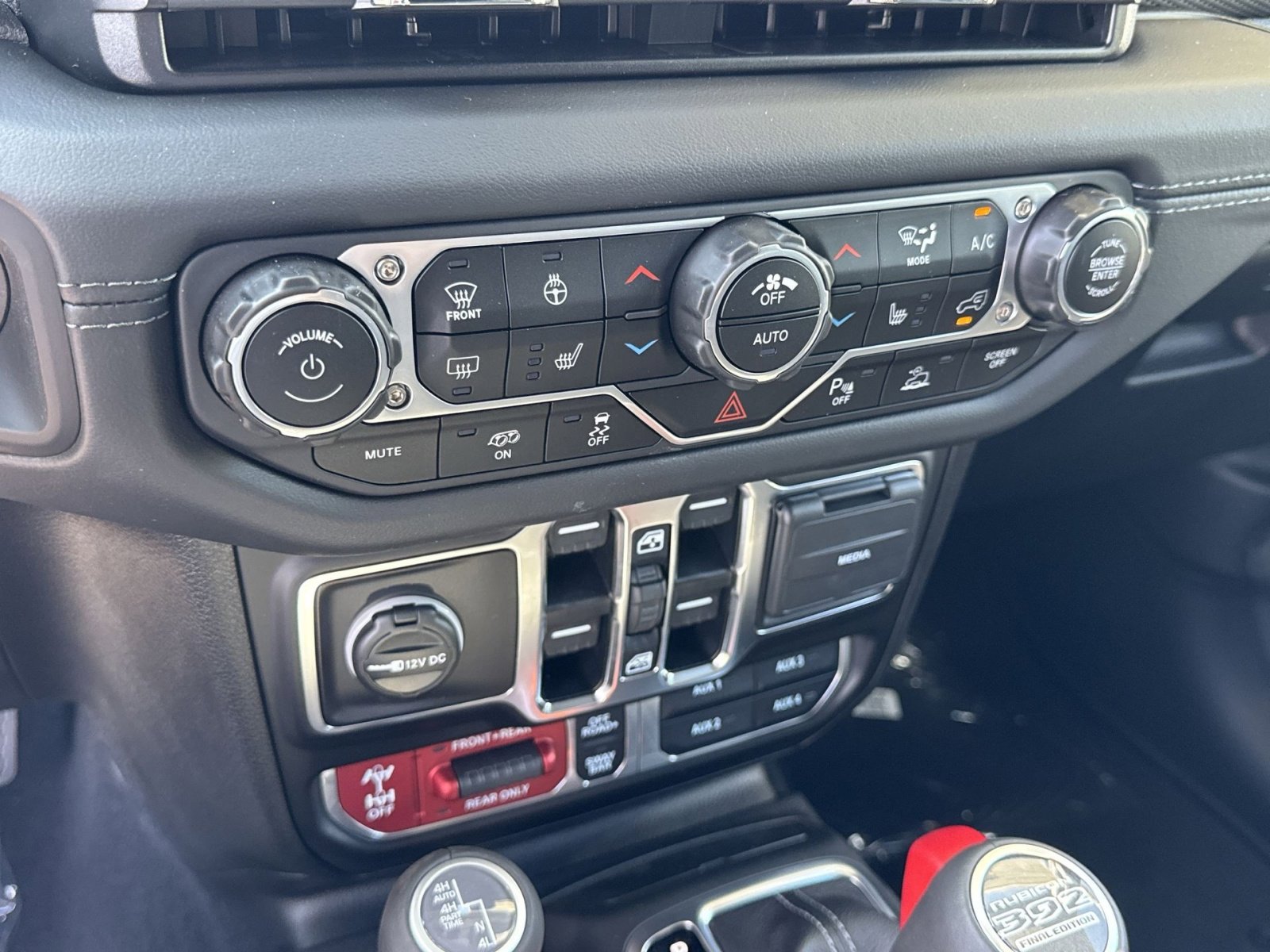 New 2025 Jeep Wrangler Unlimited Rubicon 392 image 27