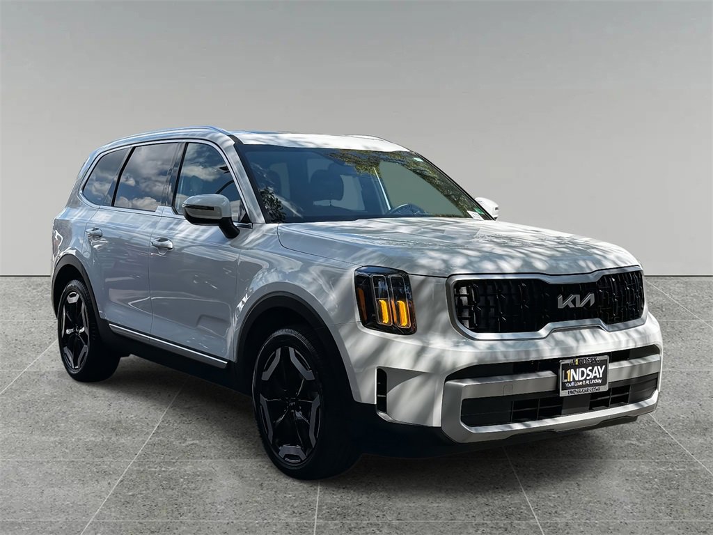 Used 2024 Kia Telluride EX w/ EX Captain's Chair Package image 9
