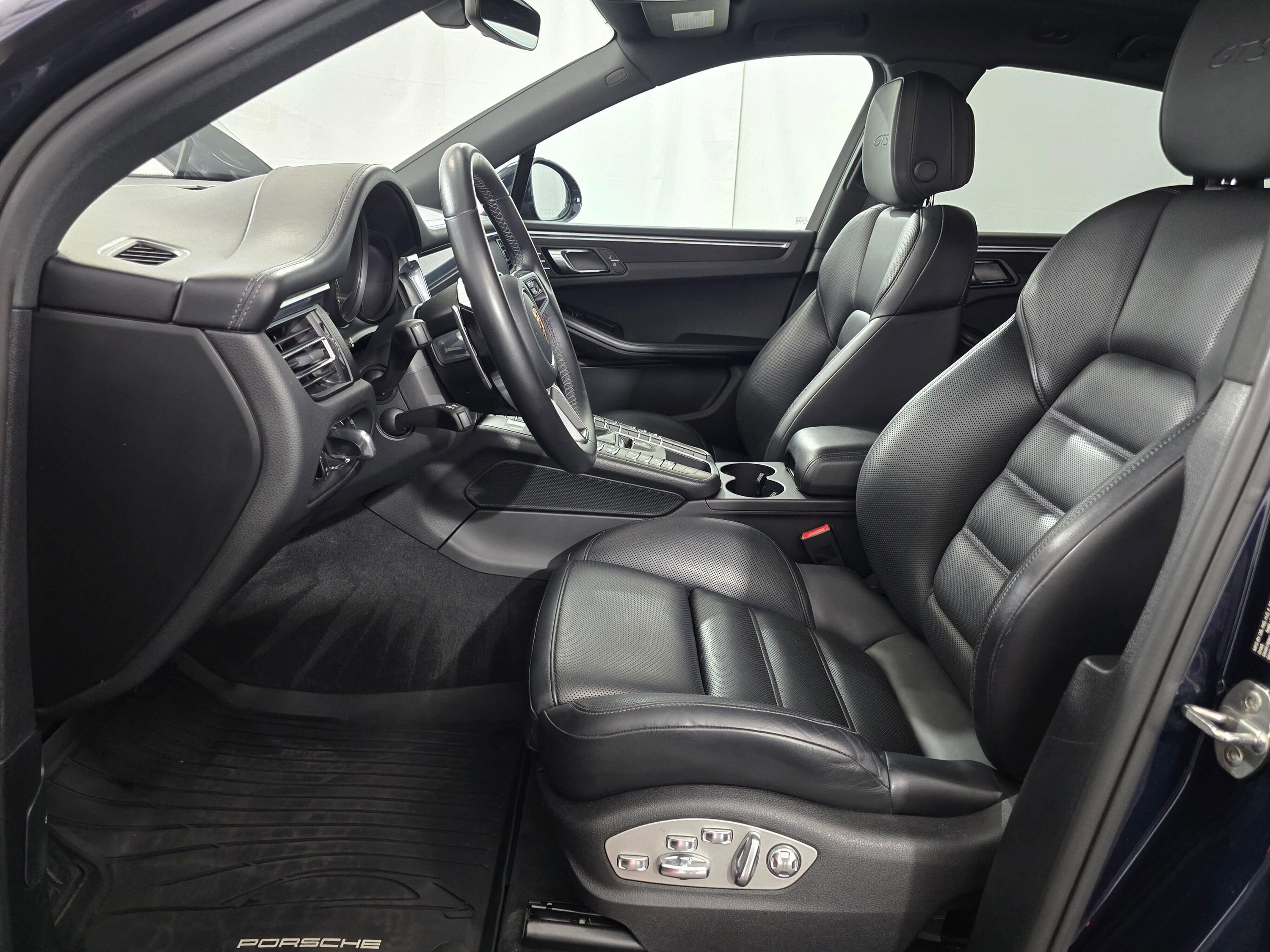 Used 2020 Porsche Macan GTS AWD/4WD image 14