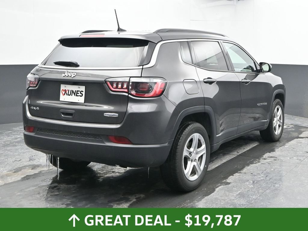 Used 2024 Jeep Compass Latitude image 11